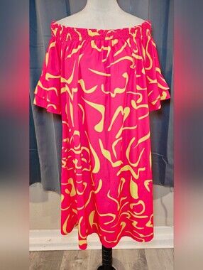 Joress Plus Size Abstract Squiggle Off the Shoulder Shift Dress Muumuu.
